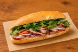 豚のチャーシューとレバーパテのバインミー（ベトナム料理 Chi-Chan 上野店）