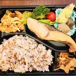 鰤照り焼き弁当プリンつき（おばんざいや早乙女 銀座本店）