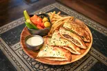 ミートパイハワウシ (タヒニソース)（Egyptian Restaurant GRAND PYRAMID Halal Food）