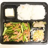 豚肉細切とニンニクの芽の弁当（勝生中華料理三ノ輪店）