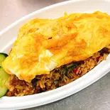 ガパオ炒飯( 鶏肉)+タイ風卵焼き ข้าวกะเพราไก่คลุก+ไข่เจียว(PINTO)