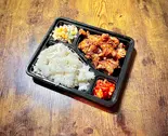 手作り鶏ももピリ辛唐揚げ弁当 Homemade Spicy Karaage Chicken Thigh Bento（焼き鳥 お持ち帰り専門店 すがもと）