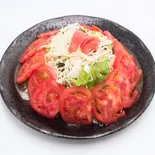 トマトサラダ(Tomato Salad)（INDIAN HALAL RESTAURANT NEW MAHARAJA）