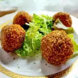 【 NEW 】イカスミのパエリアコロッケ（スペインバル ラ・ピカーダ・デ・トレス Spain Bar La Picada de tres）