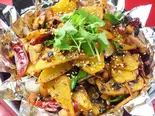 ジャガ芋スライスとベーコンの辛味焼き鍋（永利 池袋西口店）