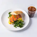 パストラミサーモンのサンドウィッチ ドリンクセット（【朝食とハンバーガーのお店】To B）