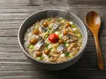 鯖・なめこ・ネギ・生姜の濃厚味噌養生粥(梅干し添え)（風邪・胃腸炎の回復に お粥小屋 健康お粥専門店）