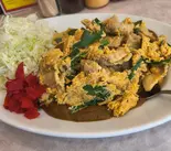 週替わり)豚肉入りにら玉カレー（スタミナカレーの店 バーグ 白楽店）