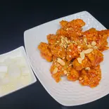 アングリーチキンハーフ(骨なし)(大根ピクルス付き)（焼肉韓国料理 東大門）