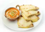 バターチキン. ＆ チーズナンセット Butter Chicken Curry ＆ Cheese Nan set（グムティー ヒル インド ネパール レストラン＆バー）