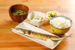 焼き秋刀魚定食（手作り定食 まるつ食堂）