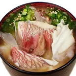 出汁がたっぷり!真鯛のあら汁(黒酢の寿司京山)