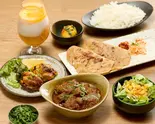 とろとろポークカレーの香草風味+ホームスタイルパラタセット Special Pork Curry +Home Style Paratha Set（すぱいし家 飯田橋店）