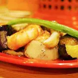 エビと旬の野菜のナンプラー炒め fried prawn and seasonal vegetables with fish sauce（マレーシア屋台料理 ちりばり 五反田本店）