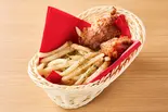 ポテト＆唐揚げ（肉オムライス専門店 肉とたまご新宿東口店）