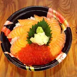 サーモンとイクラの親子丼(海鮮&うなぎのはまちゃん)