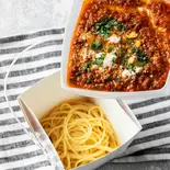 PASTA 淡路産牛のボロネーゼ（monochrome）
