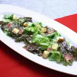 アンチョビ入りシーザーサラダ(Lサイズ )(本まぐろ中とろ切り落としと次の肉料理 マキバスタイル 芝浦店)
