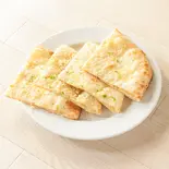 ガーリックチーズナン/Garlic Cheese Nan(本格インド料理マサラ舟入店)