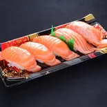 サーモンにぎり盛 5貫 (Assorted Salmon Nigiri <5 Pieces>)（天下の台所 大起水産 八軒家浜 まぐろスタジアム）