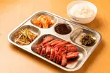 チャーシュー入り弁当（香港焼腊）