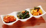 キムチ盛り合わせ /assorted kimchi /김치모둠（韓国料理＆生サムギョプサル ビビサム 池袋東口店）