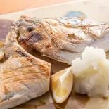 ブリカマ塩焼き（大皿と魚 とびこ）