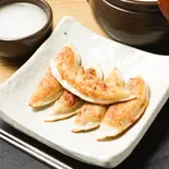 焼き餃子(5コ入り)Fried Gyoza Dumplings (Includes 5)（Jijimigo三軒茶屋本店）