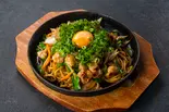ホルモン焼きそば（一歩 新宿西口ハルク店）