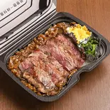 ステーキ丼 Steak Rice Bowl 中盛130g×飯250g(モンスターグリル 上野店)