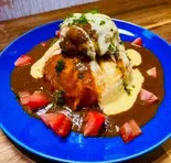 ハンバーグチーズオムカレー～トマトを添えて～（たびたび）