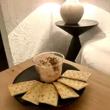 黒トリュフポテトチップス（GlueGlue）