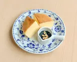 台湾カステラ 自家製黒胡麻ソース（薬膳麻辣湯 春茶房|体に良いスープとお茶）