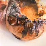 詰め物をした玉ねぎのオーブン焼き（トラットリアフェルマータ）