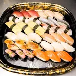飛沫(しぶき)3人前33貫（音色すし 世田谷店）