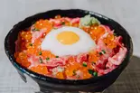 4.炙り牛トロ山かけ月見いくら丼(漁師町三代目 牛とろいくら本舗 天下茶屋店)