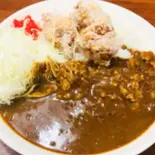自家製ジューシー唐揚げカレー（居酒屋大学）