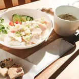 【お得！】ふわふわ美桜鶏のネギ油丼【気まぐれスープ・焼き菓子付き】（ツナグカフェ TSUNAGU）