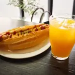 ホットドックとソフトドリンクのセット（珈琲食堂 クモノキレマ）