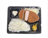 厚切りロースかつ弁当(厚切りロースかつ160g、キャベツ、ポテトサラダ、漬物、ご飯)（Romancingとんかつキッチンたぐ）