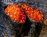 いくら軍艦（海鮮鮨と鶏白湯おでん 魚でん 船橋本店）