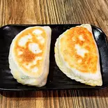 卵入りニラパイ (2個)（孫ちゃん上海焼き小籠包 阿佐ヶ谷店）