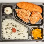 金のもも肉からあげ+白身フライ弁当(からあげ金と銀 横浜橋店)