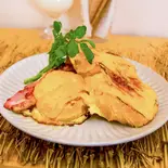 フレンチトーストwithベーコン&チェダーチーズ(KAKUMEI burger & cafe)