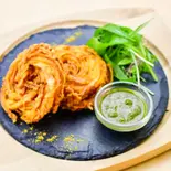スライスオニオンのかき揚げ(4こ入り) Sliced Onion Mixed Tempura (4 Pieces)(カザーナみなとみらい)