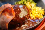 【当店人気No2】ベーコンデミグラスソース和牛ハンバーグ ライス付き（【和牛ハンバーグステーキ弁当】GOD OF MEAT～南阿佐ヶ谷店～）