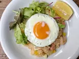 夏野菜入りシーフードナシゴレン 国産レモン添え（BONDICAFE NAKAMEGURO(ボンダイカフェ ナカメグロ)）
