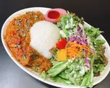 スパイシーチキンカレー 大盛り（TAFFY’S KITCHEN）