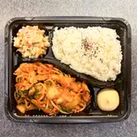 鶏ハラミキムチ炒め弁当（串と馬肉-梯子-）