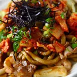 ソーキキムチ焼うどん（鉄板焼 焼きうどん 伊鉄）